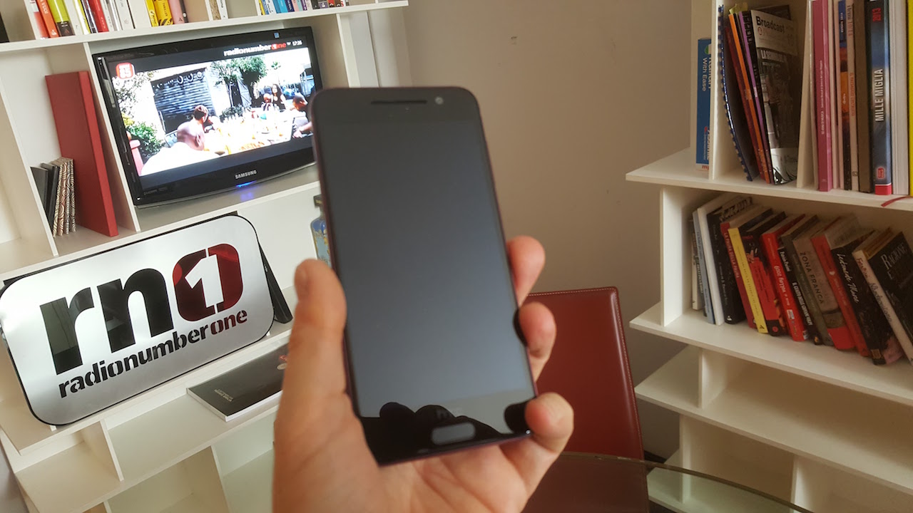 HTC ONE A9: arriva in Italia la versione Deep Garnet