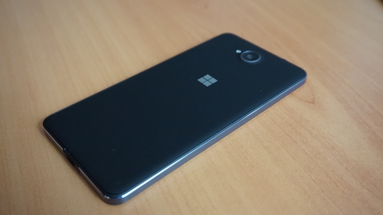 Microsoft Lumia 650 - il retro 
