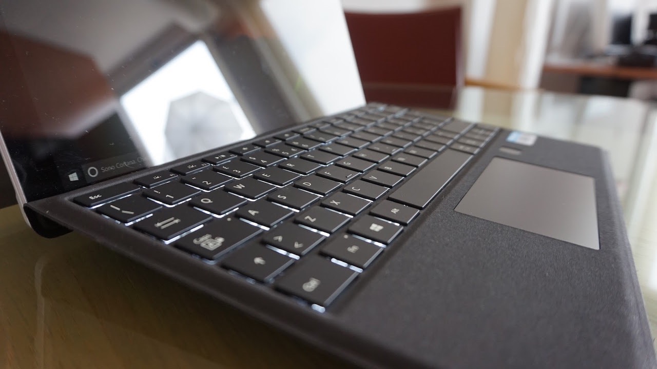 Microsoft Surface 4, lavorare in mobilità senza limiti
