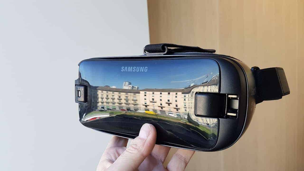 Samsung presenta il nuovo visore Gear VR