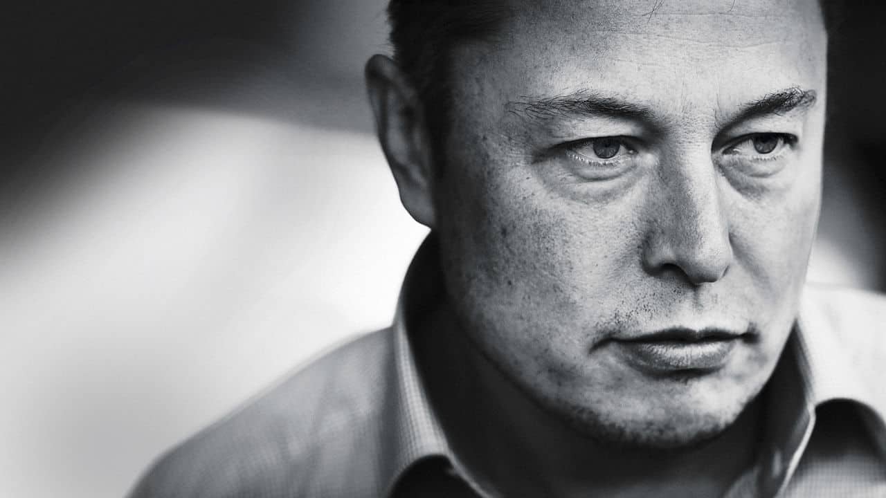 Sai quanti miliardi ha perso Elon Musk in 24 ore? Quanto vale ora il suo patrimonio?