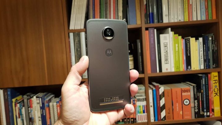 Moto Z2 Play