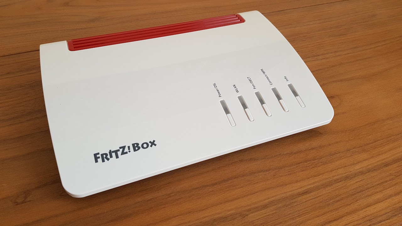 fritzbox 7590 frontale