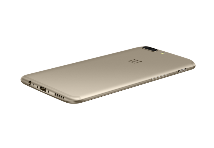 Da domani OnePlus 5 Soft Gold in vendita a 499 euro