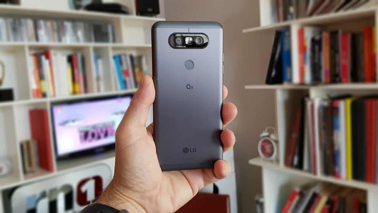 Sto provando il nuovo LG Q8, in pratica il G5 con doppio display