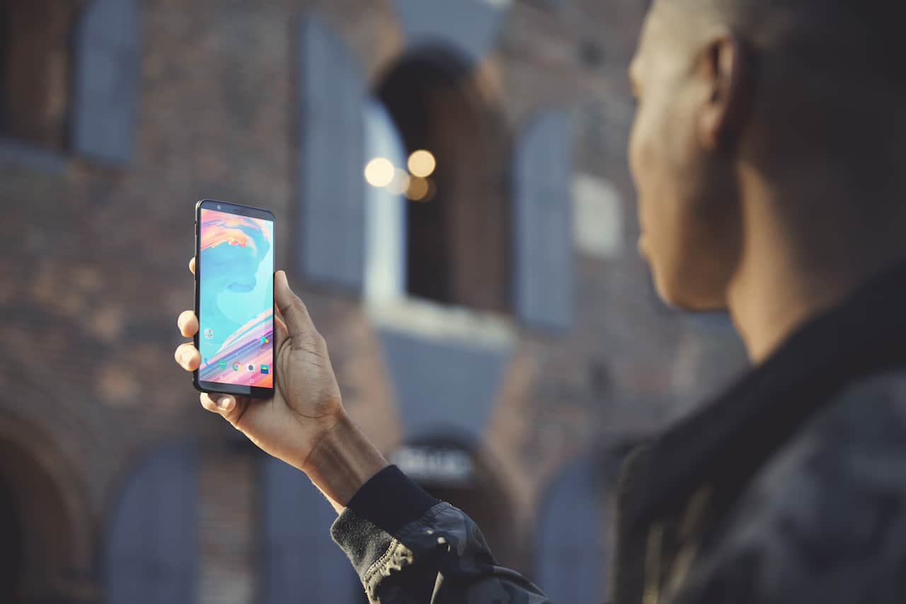 OnePlus 5T è ufficiale: display 18:9 e fotocamera migliorata