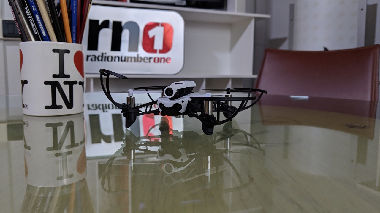 Recensione Parrot Mambo FPV, il minidrone che si guida con il  VR