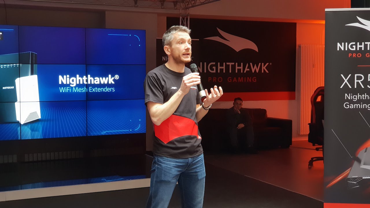 Ivan Tonon di Netgear Italia alla presentazione del nuovo Nighthawk