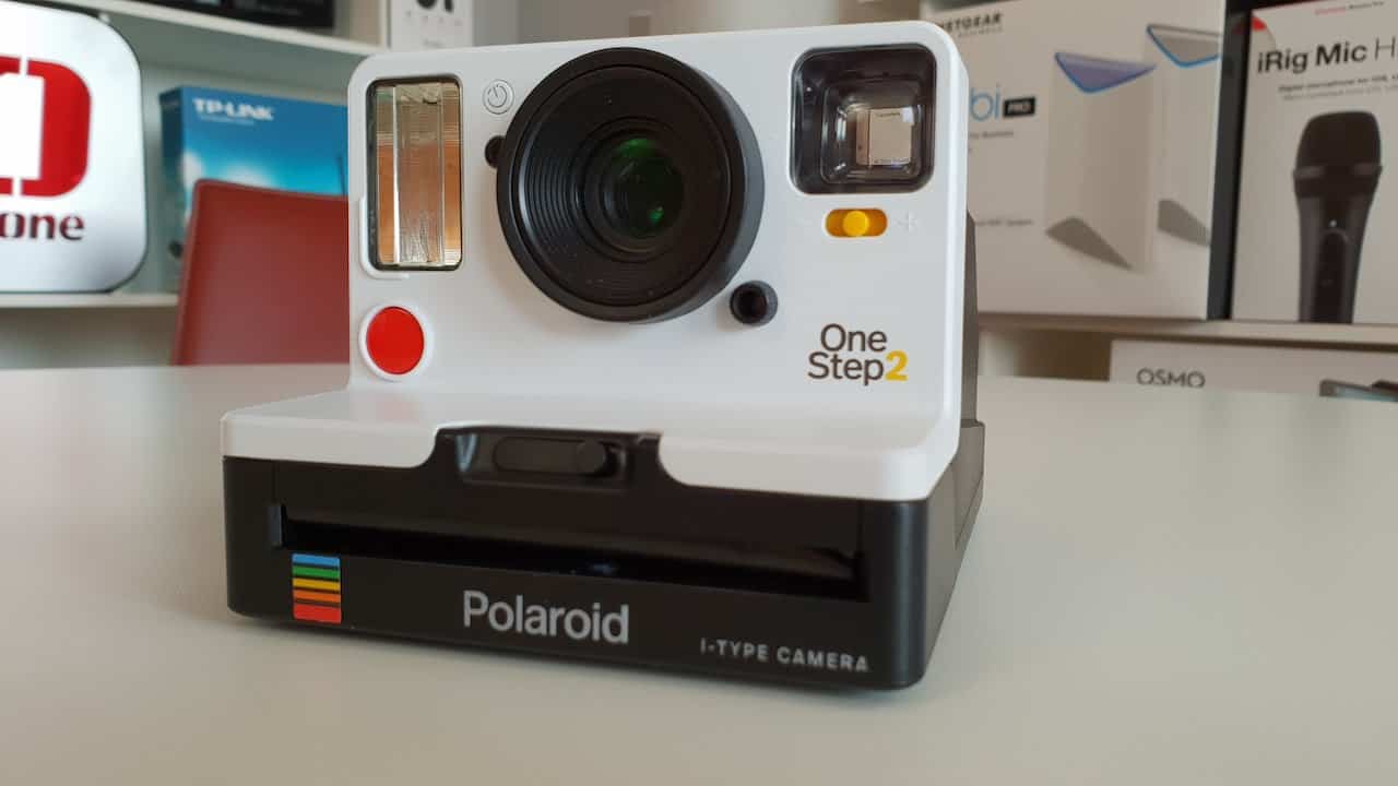 Con  Polaroid OneStep 2 i-Type Camera torna un mito