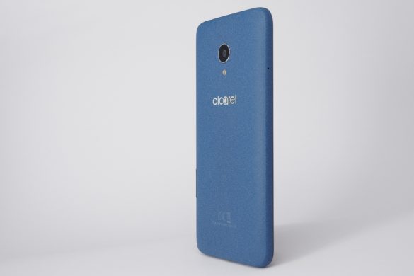 https://www.mistergadget.tech/wp-content/uploads/2018/06/Alcatel-1X-Dark-blue-suede-585x390.jpg