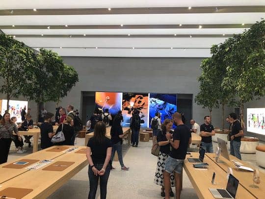 Apple Store Milano presentato ufficialmente alla stampa