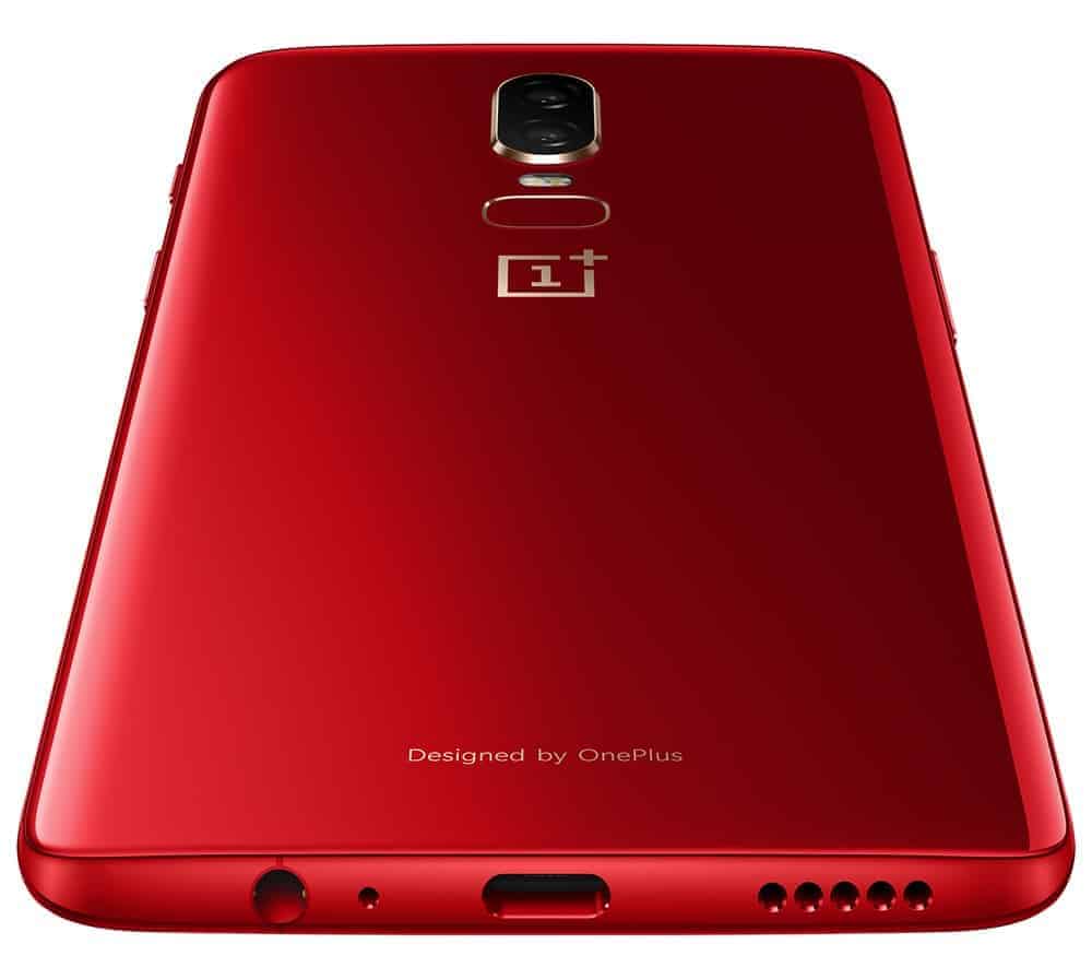 OnePlus 6 con scocca rossa