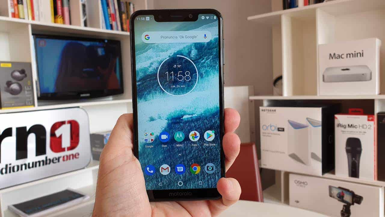 Recensione Motorola One: sembra un iPhone ma costa molto meno