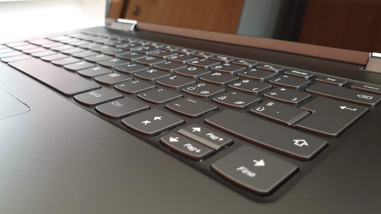 Recensione Lenovo Yoga 730, completo ma accessibile