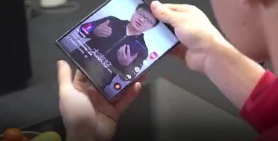 Il telefono pieghevole di Xiaomi mostrato ieri