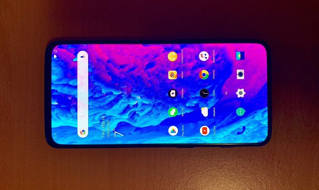 La foto del OnePlus 7 compare su internet,  non c'è front camera