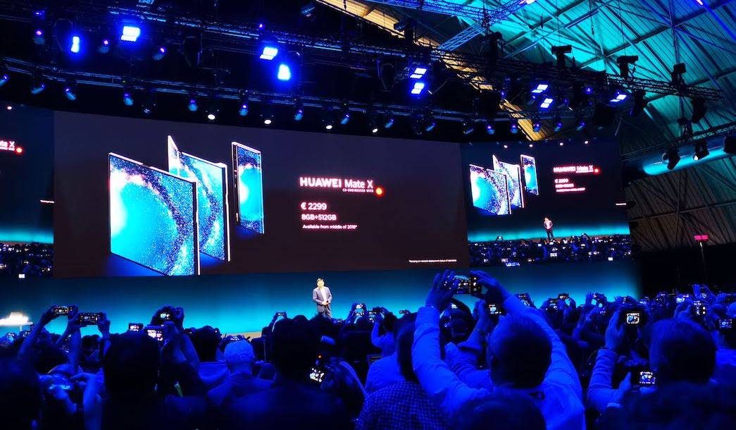 Huawei Mate X è il nuovo telefono "foldable" 5G
