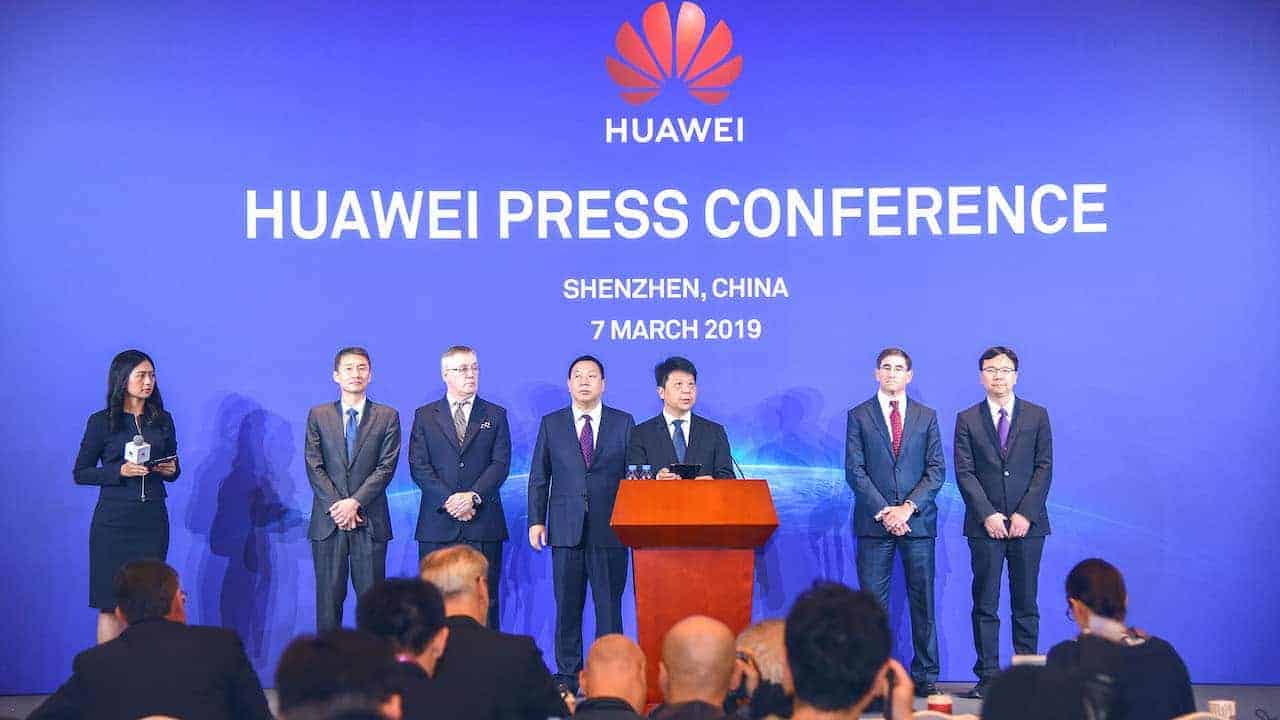 Huawei fa causa al governo americano