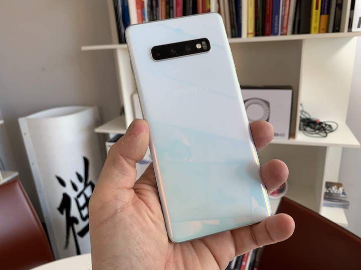 Samsung Galaxy S10 si aggiorna