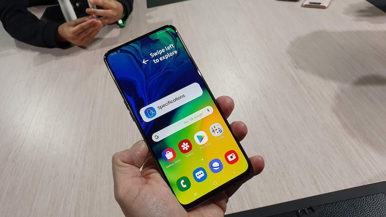 Le prime impressioni su Galaxy A80, lo smartphone con la fotocamera rotante