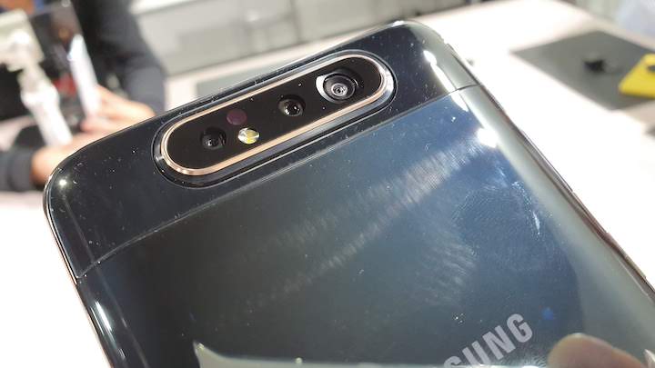Le prime impressioni su Galaxy A80, lo smartphone con la fotocamera rotante