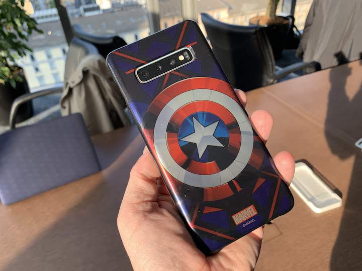 Gli Avengers al cinema e sulle smart cover di Samsung