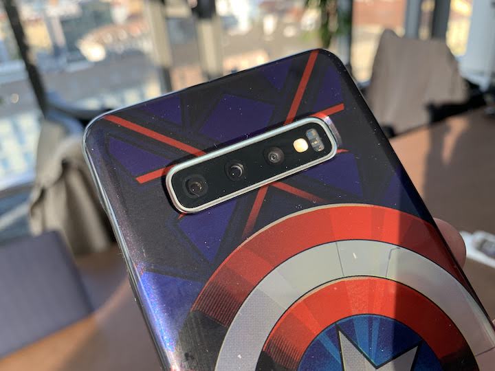 Gli Avengers al cinema e sulle smart cover di Samsung