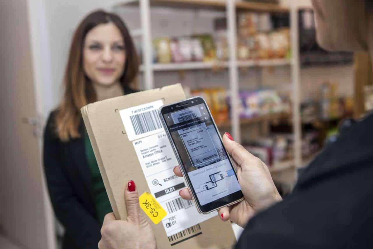 Da oggi apre la rete Amazon Counter per la consegna dei pacchi