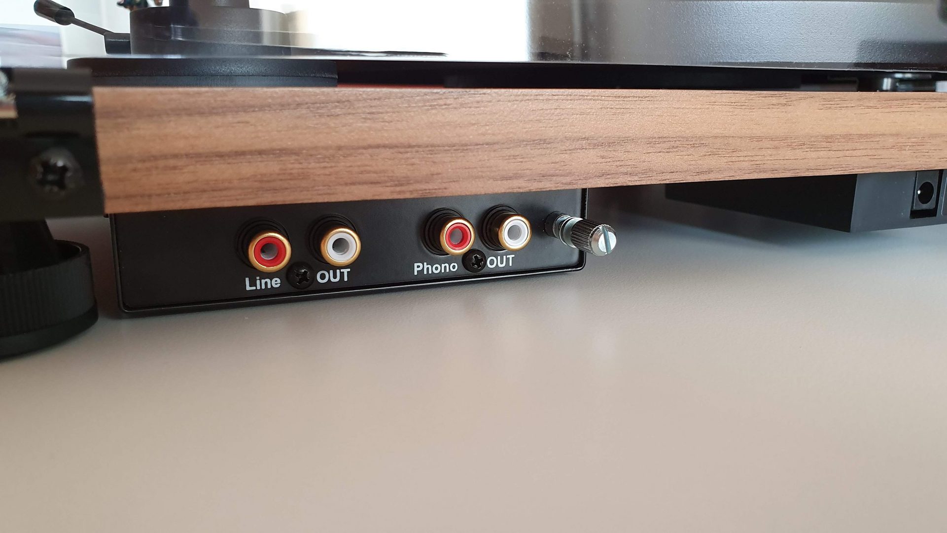 Recensione Como Audio Turntable, il giradischi in legno