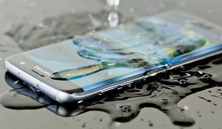 Telefoni waterproof e acqua salata