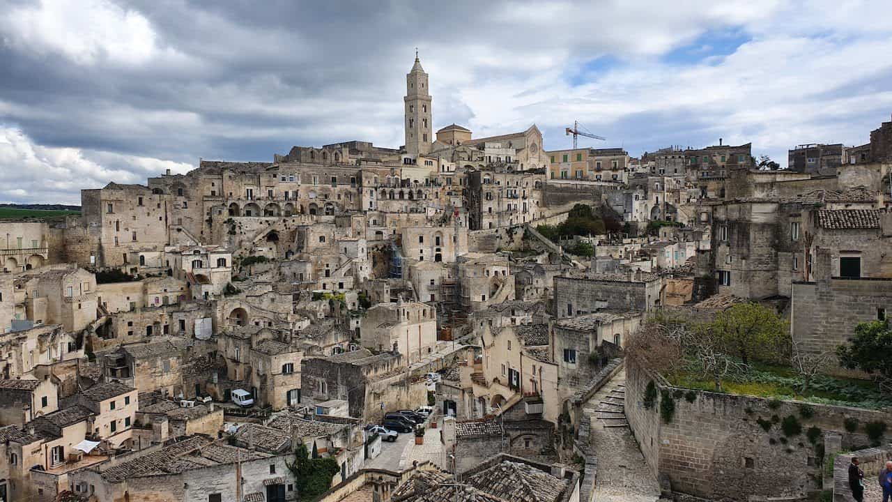 Samsung a Matera con i giovani e gli anziani