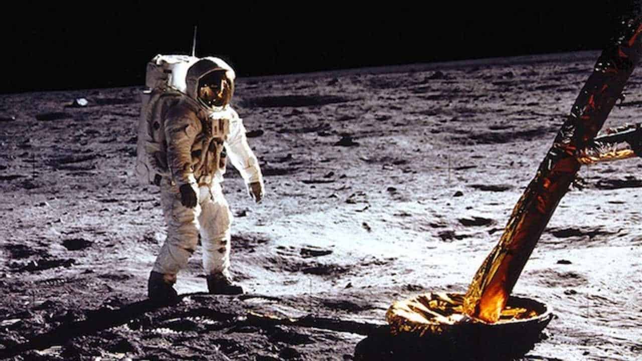 50 anni fa l'uomo sulla Luna con le cuffie Plantronics
