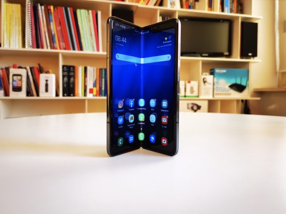 https://www.mistergadget.tech/wp-content/uploads/2020/01/Mister-Gadget-Luca-Viscardi-Samsung-Galaxy-Fold-1-585x439.jpg