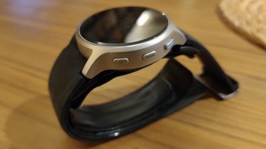 Omron HearthGuide: lo smartwatch che prova la pressione