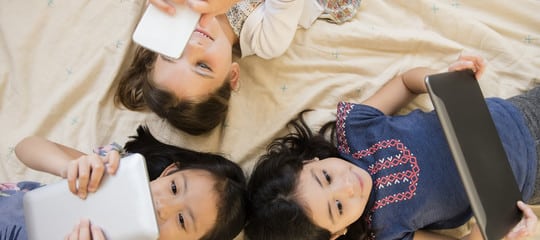 26.09 L'allarme degli esperti: i nostri figli passano troppo tempo davanti agli schermi