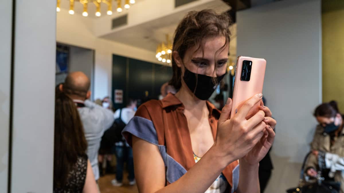 La tecnologia Huawei sfila alla Milano Fashion Week