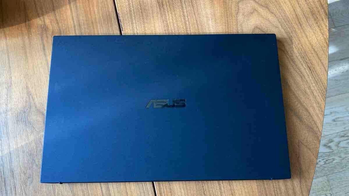 Recensione Asus Expertbook B9