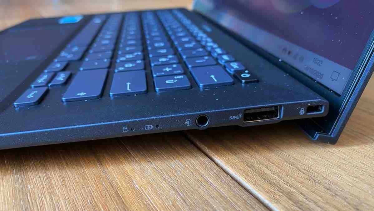 Recensione Asus Expertbook B9, bello e leggero