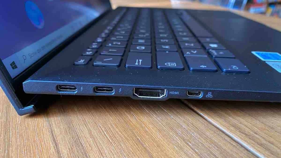 Recensione Asus Expertbook B9