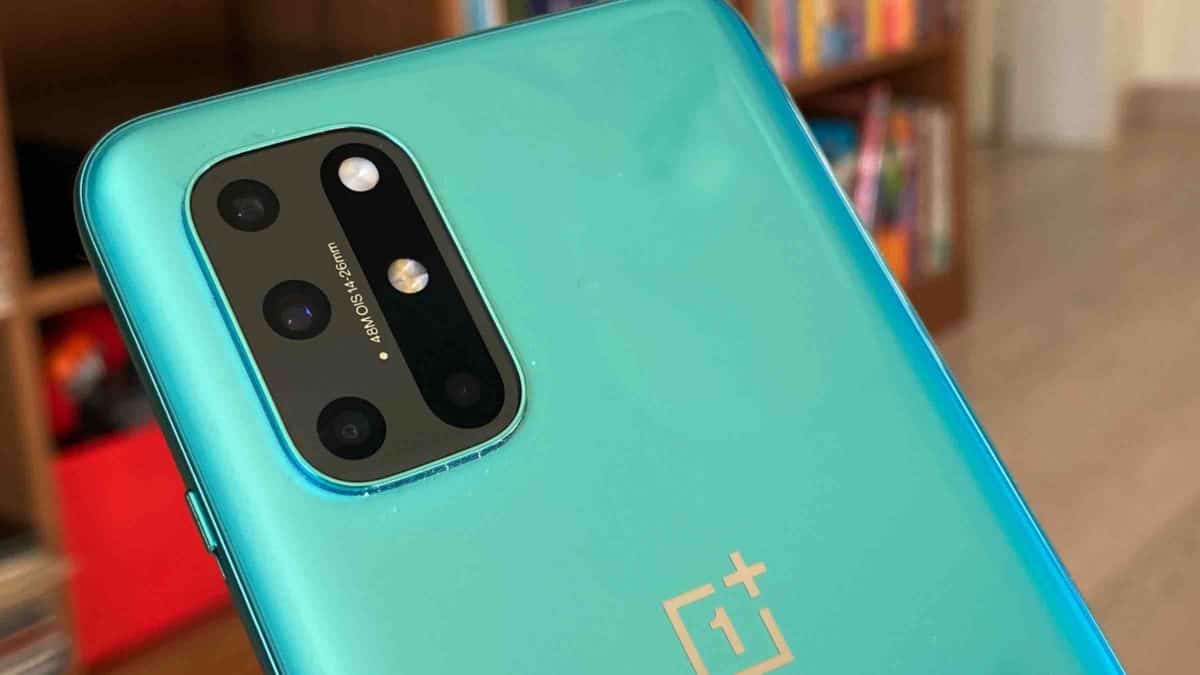 OnePlus 8T spacca con prezzo a 599 euro, sfida aperta!