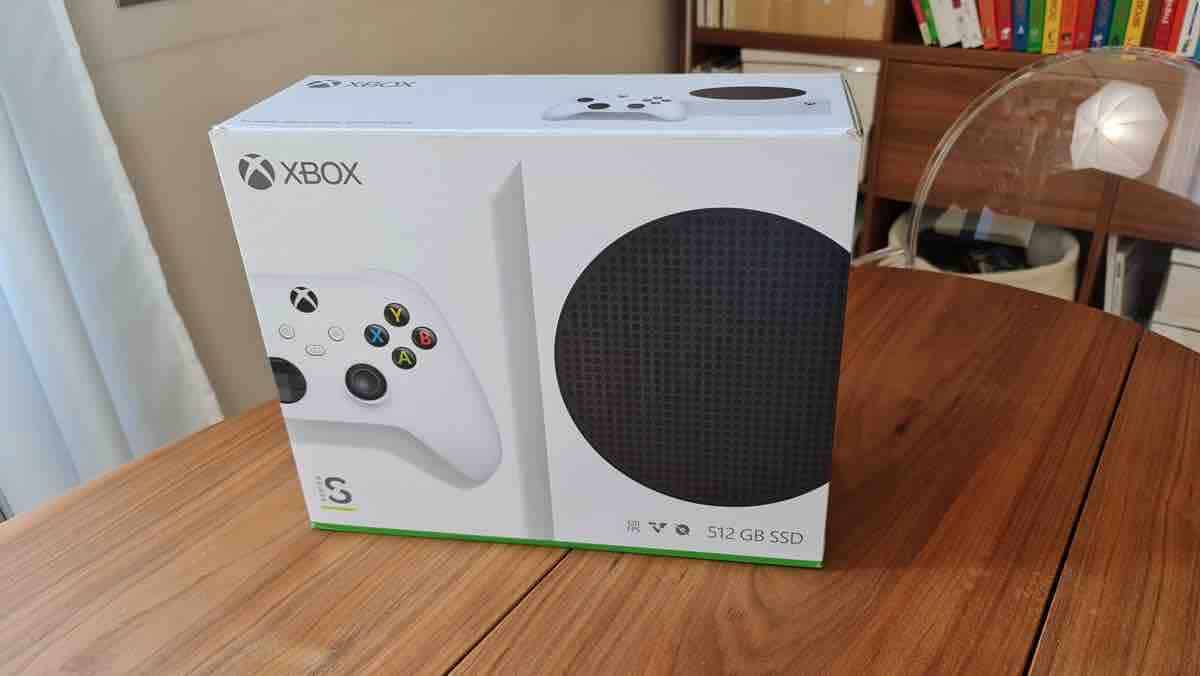 Unboxing Xbox Series S, bella e compatta