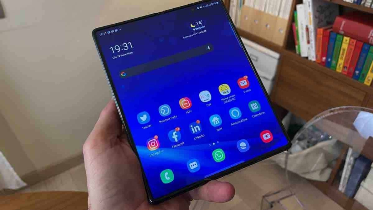 La prova di Samsung Galaxy Z Fold2, l'alieno