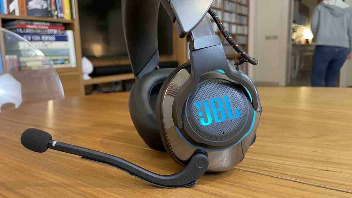 Recensione JBL Quantum 800, le cuffie per chi gioca