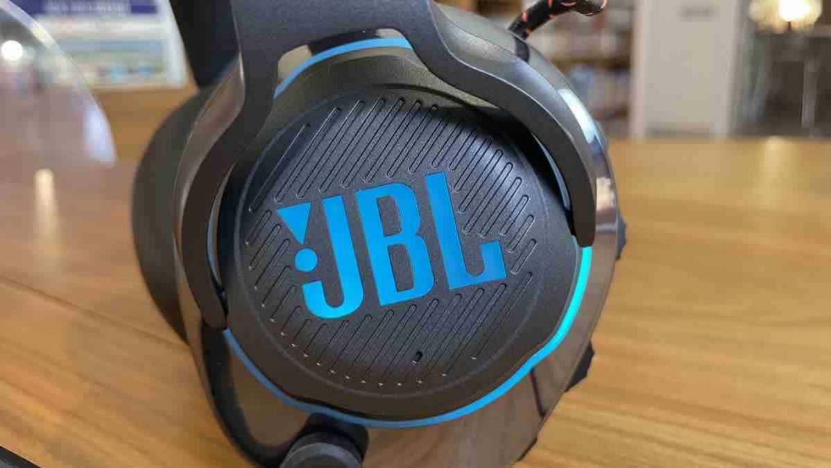 Recensione JBL Quantum 800, le cuffie per chi gioca