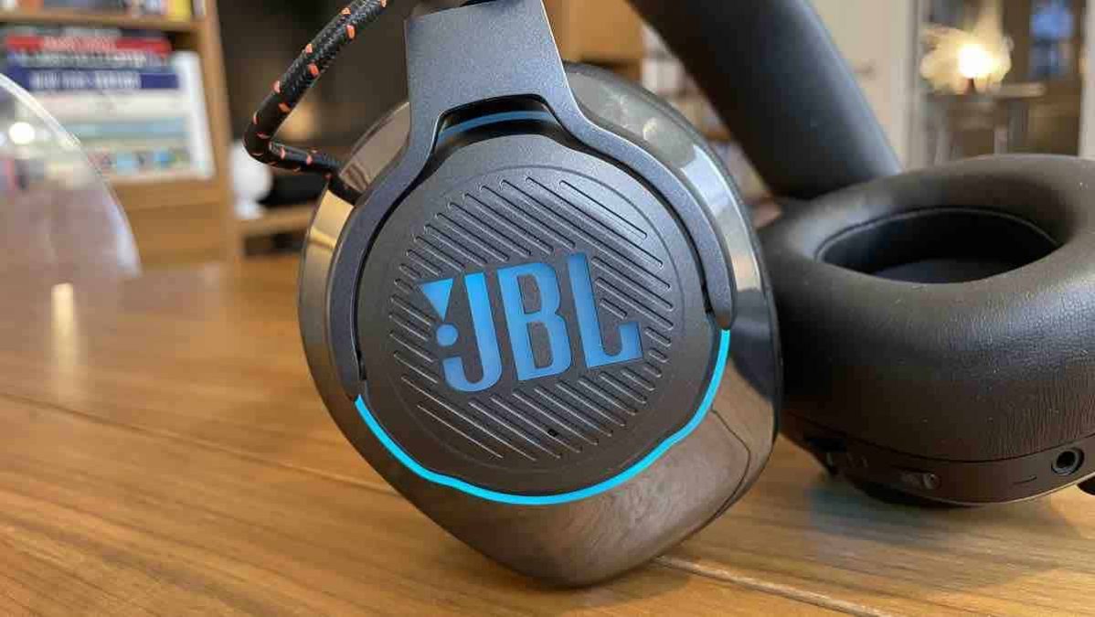 Recensione JBL Quantum 800, le cuffie per chi gioca