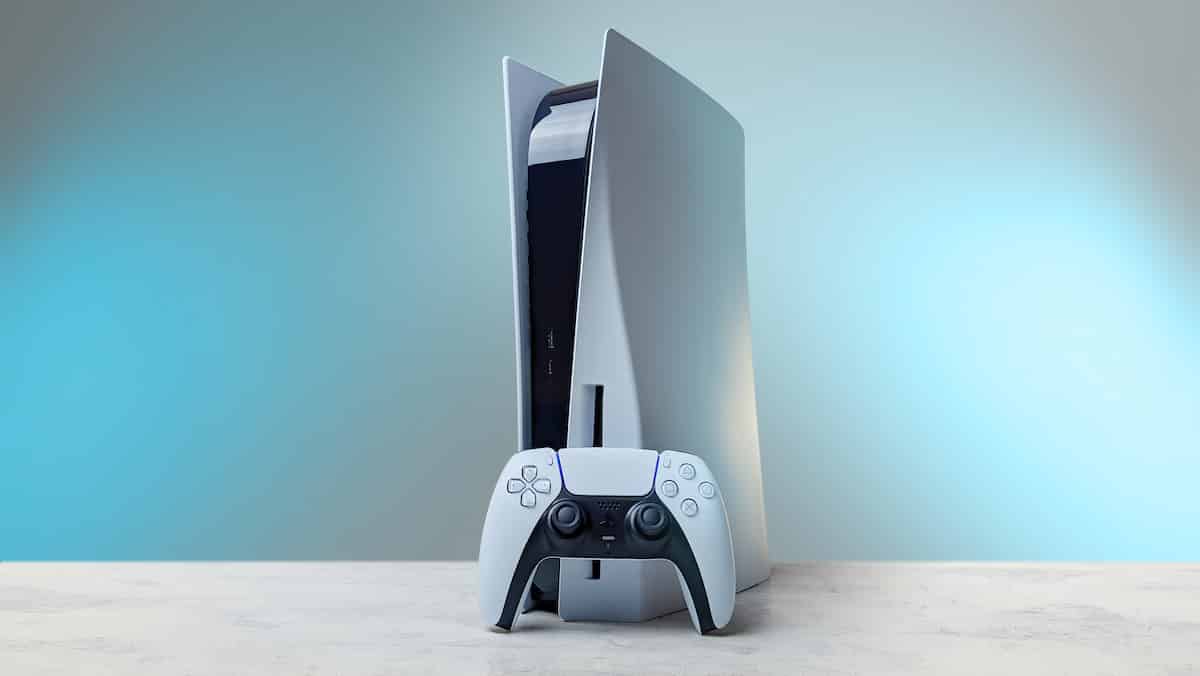 La consolle videogiochi Sony Play Station 5 con il suo controller