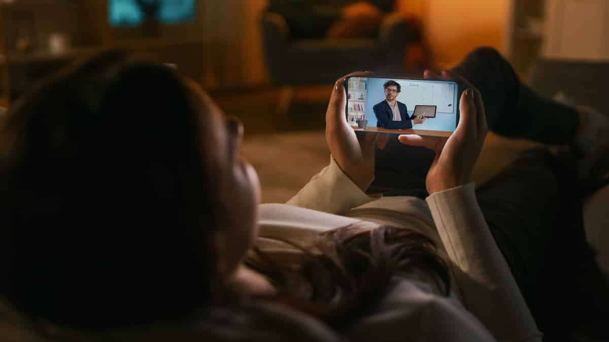 La modalità notte su smartphone non migliora il sonno