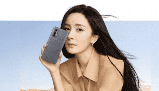 https://www.mistergadget.tech/wp-content/uploads/2021/07/Realme-GT-Master-Edition-con-ragazza-Mister-Gadget-Tech-524x300.png