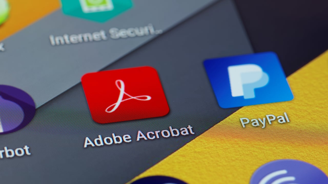Il miglior PDF reader - icona di Acrobat reader sullo schermo di uno smartphone