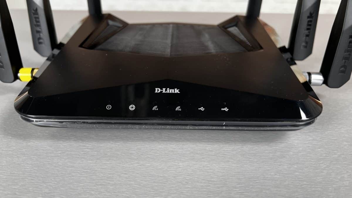 Recensione router Wifi 6 D-Link EXO AX5400 immagine frontale